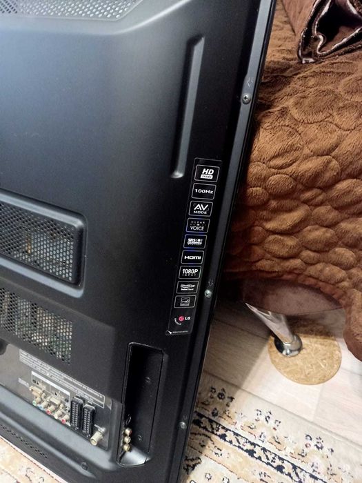 Телевизор LG, показывает, но есть дефект