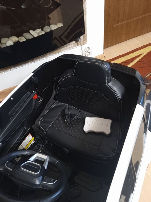 Mașinuță electrică copiii