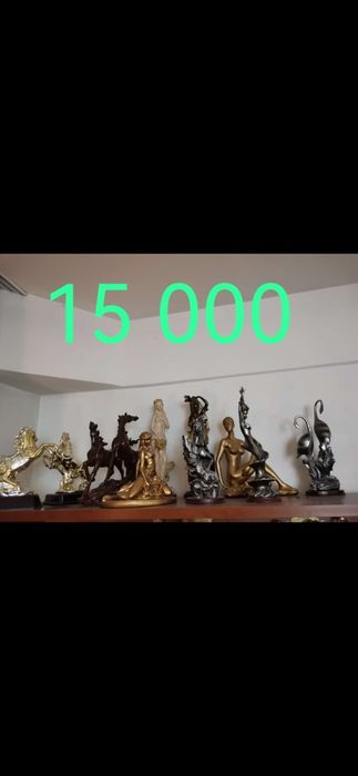 Статуэтки, глобус бар