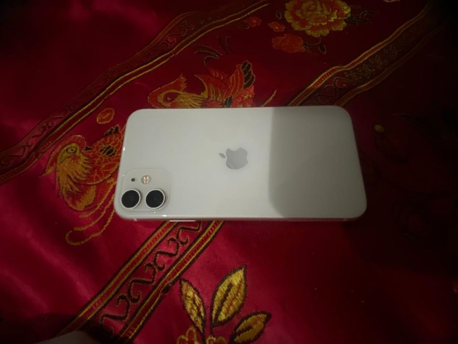iPhone 11 с гарантией