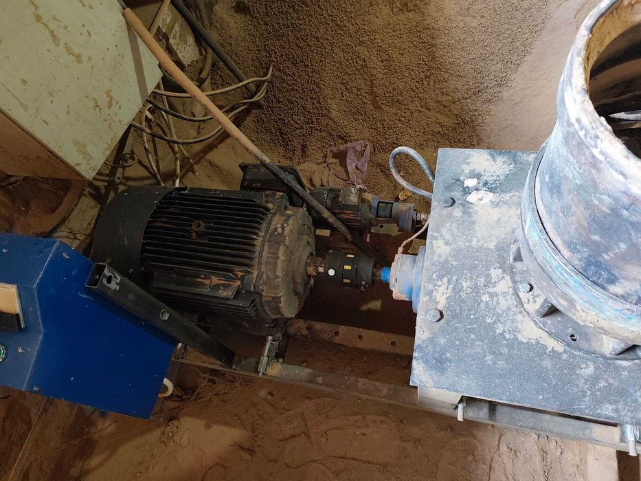 Presa peleți  motor 30 kW + panou electric inclus – stare foarte bună