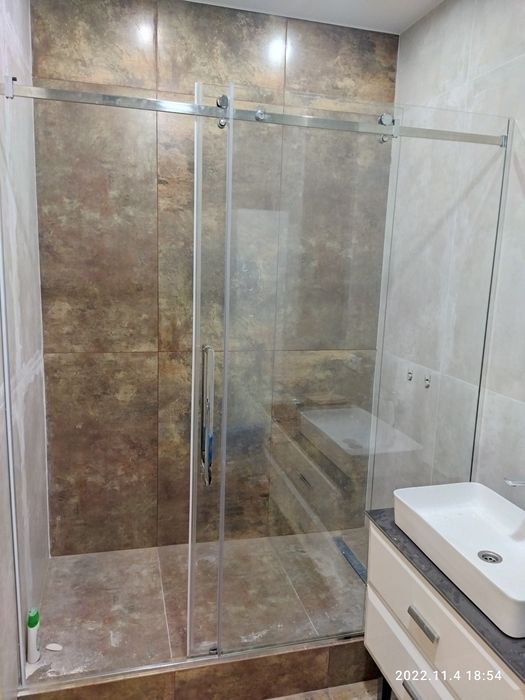 Стеклянные душевые кабинки и перегородки