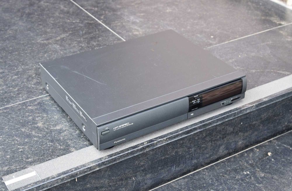 Video recorder VHS Panasonic NV-F65 stereo Hi-Fi cu defect