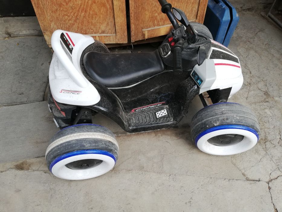 Детский автомобиль