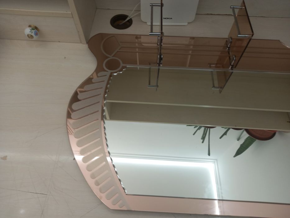 Срочно продам зеркало для ванной