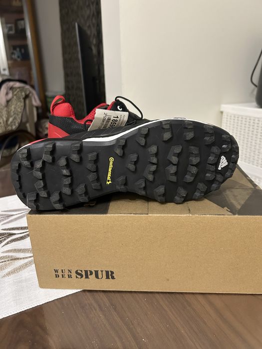 Новые кроссовки ADiDAS  41 размер