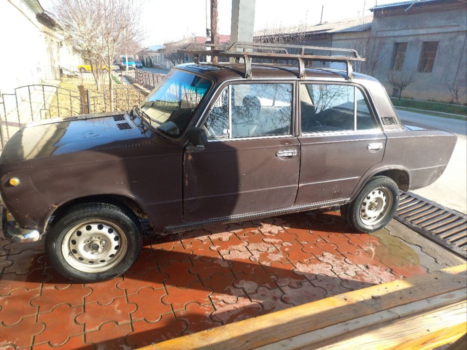Vaz 2101 sotiladi