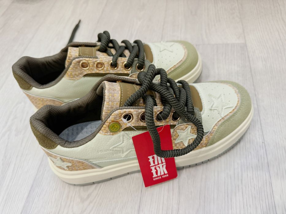 Продам новые кроссовки универсальные 42 размер