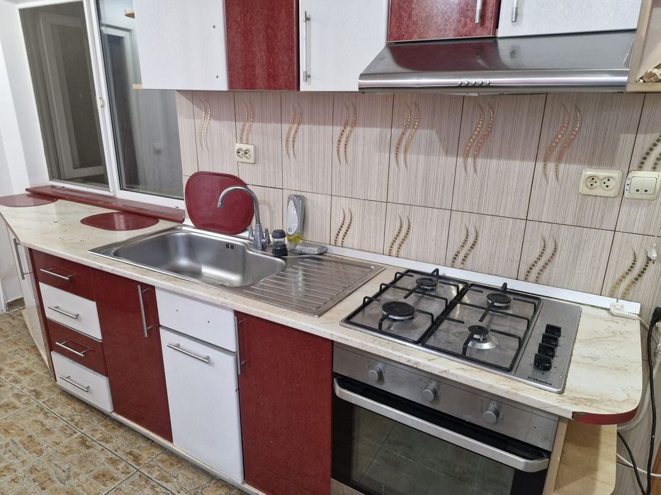 Închiriez apartament cu 2 camere, decomandat ,utilat zona centru