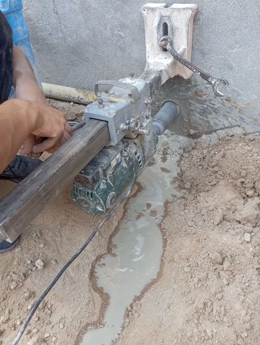 Almazne bureniya devor teshamiz