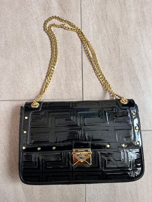 ЧИСТО НОВА Дамска лачена чанта