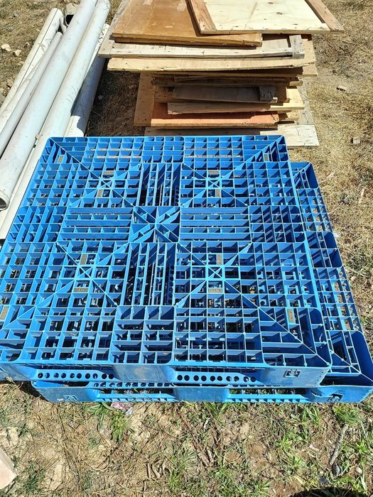 Пластмассовые поддоны 1 КВ.м