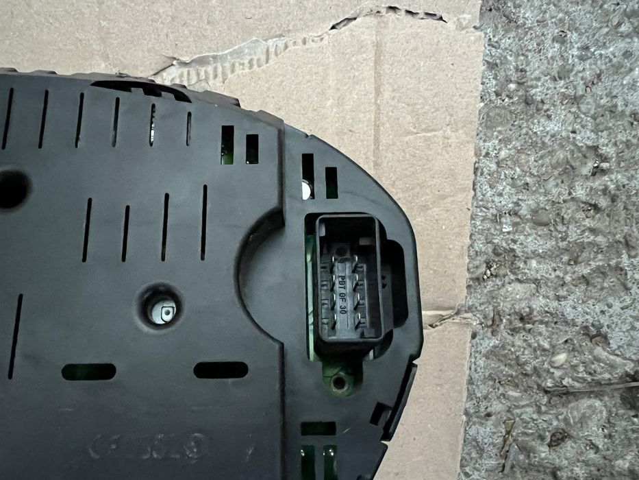 Ceasuri Bord | VW Polo 9N / 9N3 | 1.4 / 1.9 TDi Diesel | Piese Plansa Panou Indicator Consola Centrala Comanda KM Volan Airbag Buton Butoane Clima