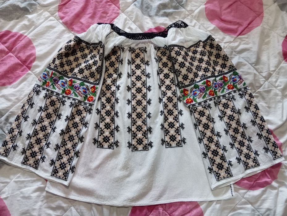 Ie(camasa) tradițională cusuta manual
