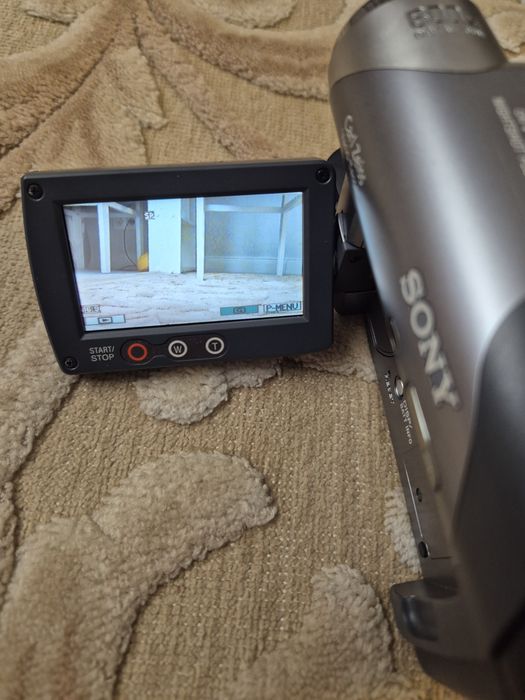 Продаётся мини DVD камера  Sony DCR‑DVD205E