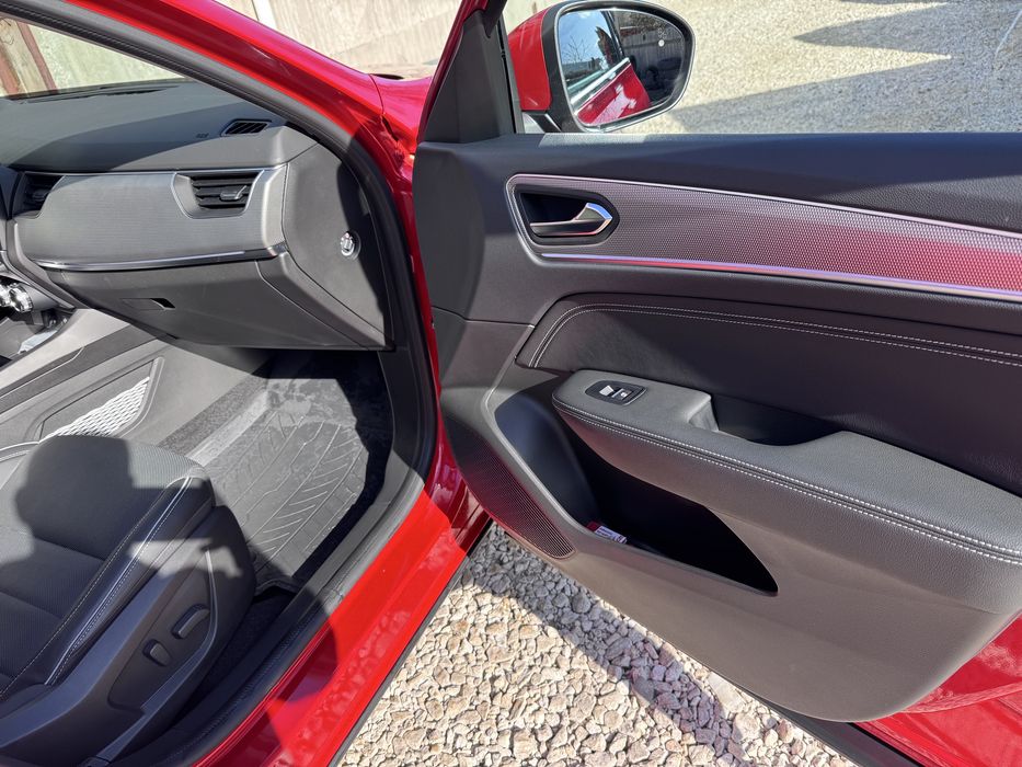 E-TECH, distronic,LED, piele, scaune electrice, intretinere Renault