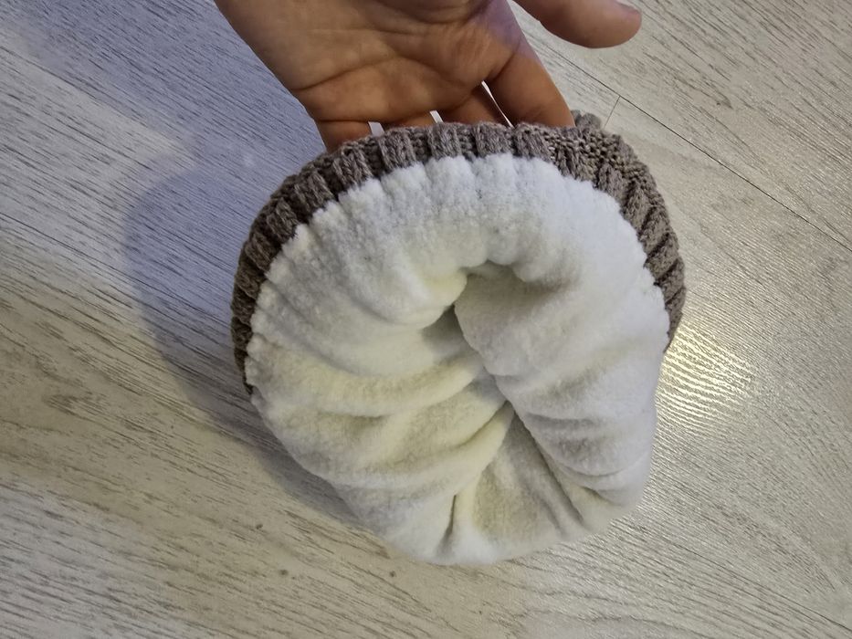 Продам шапку бежевого цвета