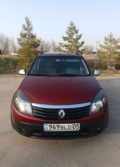Продам RENAULT SANDERO Stepway 2014г