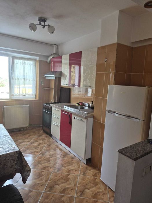 Închiriez apartament