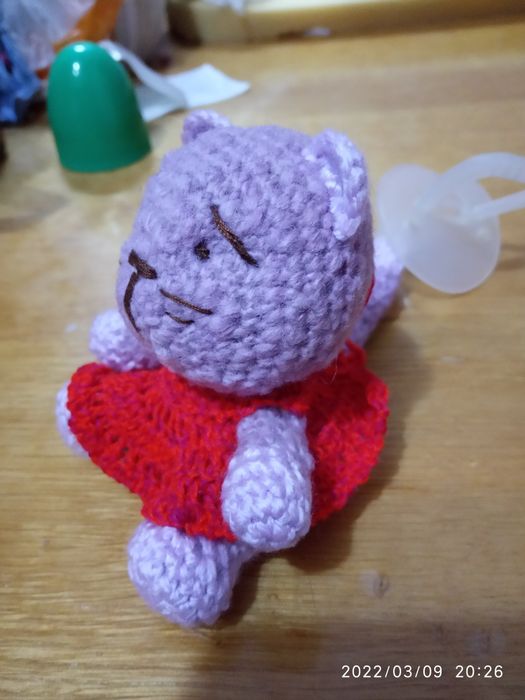 Продаётся игрушка-маленький вязанный котик.Ориентир Мирзо-Улугбекский