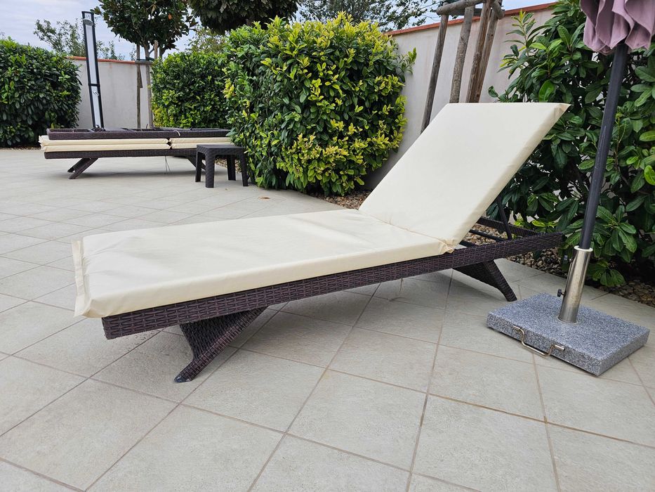 Ратанови шезлонги с винилови шалтета