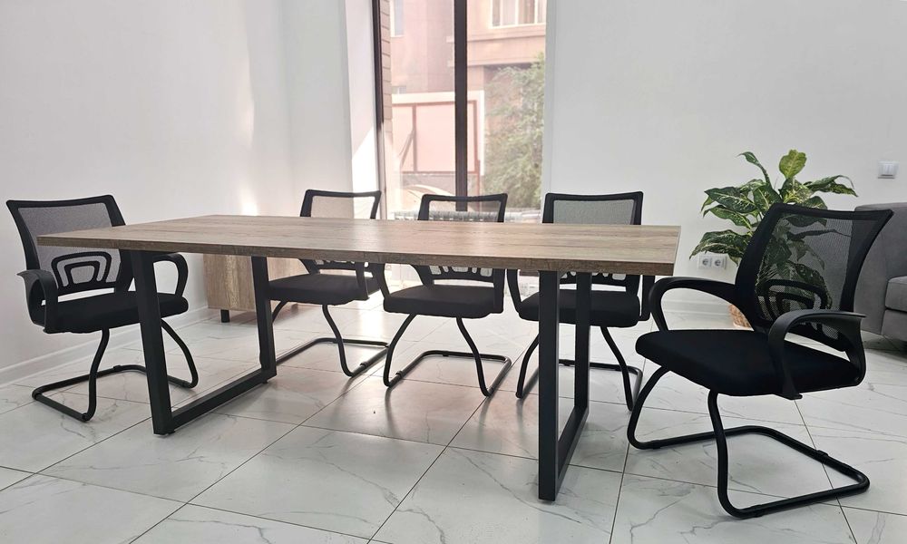 Продаем Конференц-столы.