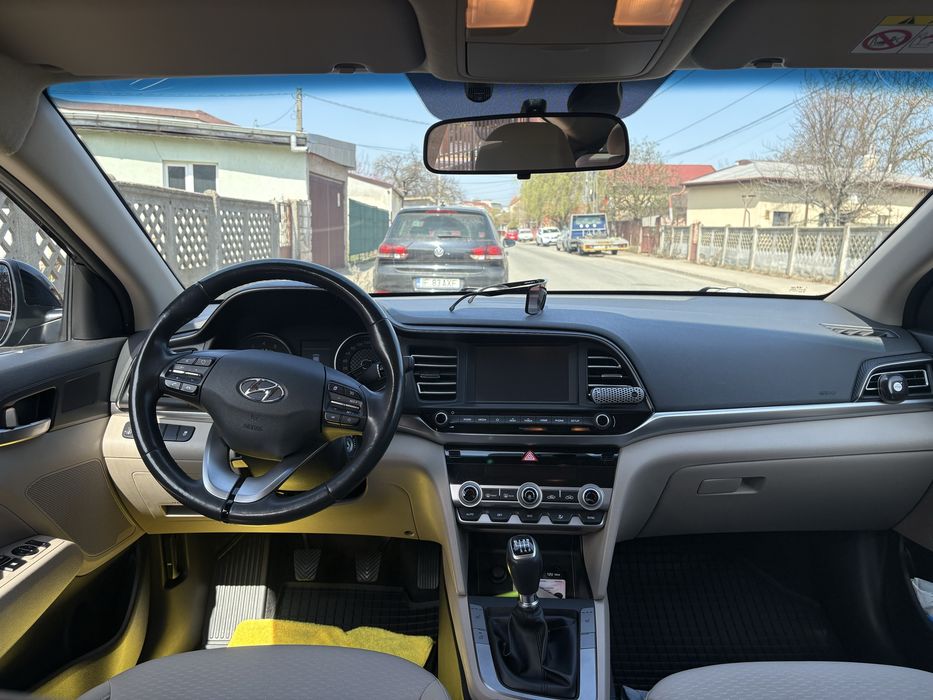 Hyundai Elantra 2020 un singur proprietar carte servis 77000 km