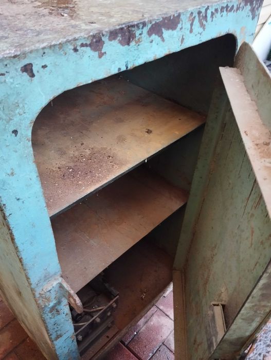 Сейф шкаф металлический