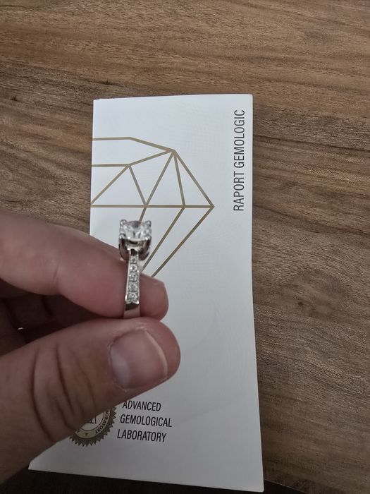 Vand sau schimb cu auto Inel aur alb 18k cu Diamant de 2,7ct.nou