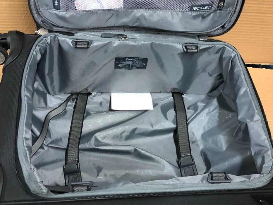 Чемодан для ручной клади Samsonite Renew Softside Luggage! Новый!