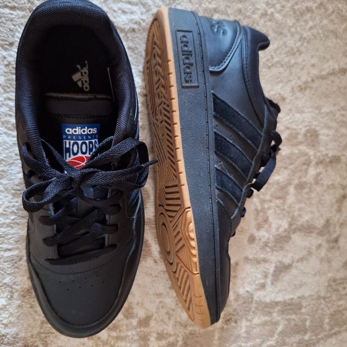 Кроссовки adidas hoops