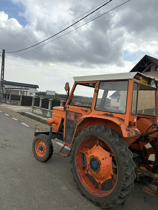 Tractor universal 445