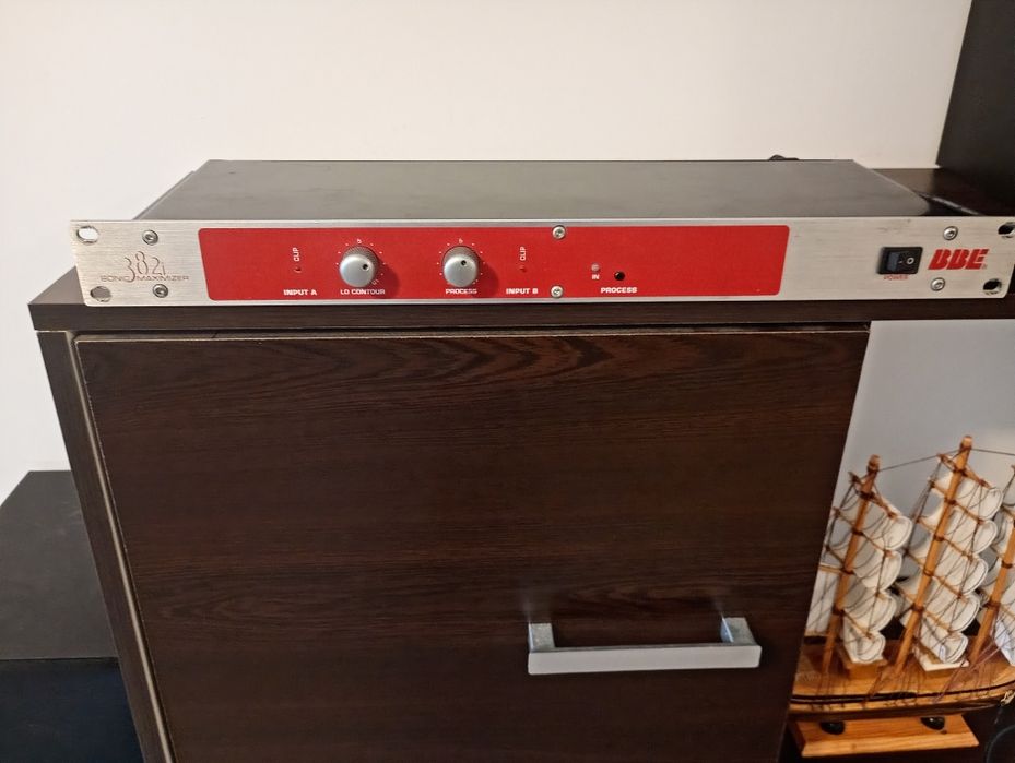 Vând procesor sonic maximizer BBE 382i
