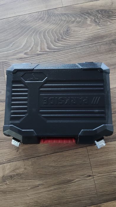 Vând pistol impact pentru roți,nou