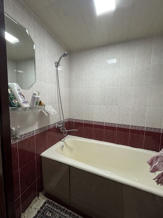 Продаётся на Авиасозлар-2 (2в3/5/5 чистый ремонт раздельный комнаты