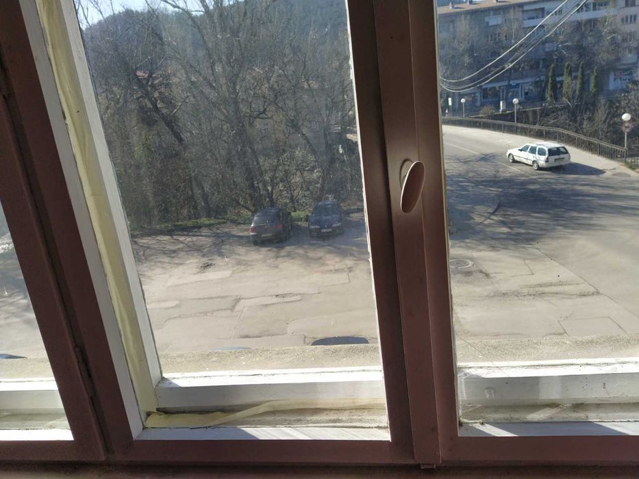 Продавам стара, остъклена, дървена дограма - 5 лв/м2