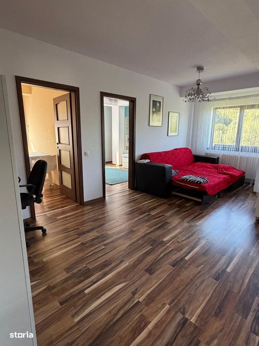 Apartament cu 2 camere, balcon deasupra pârâului și vedere spre pădure