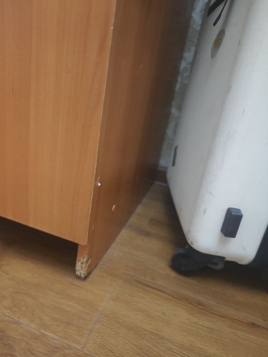 Шкаф трехдверный