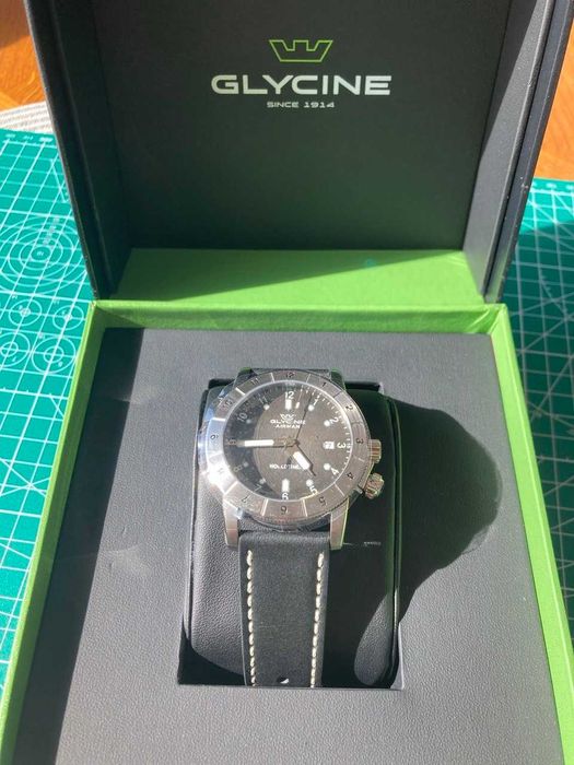 Glycine Airman 42 mm Quartz Swiss made. Superluminova.