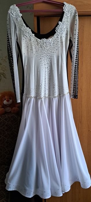 Продам бальное платье стандарт (35000)