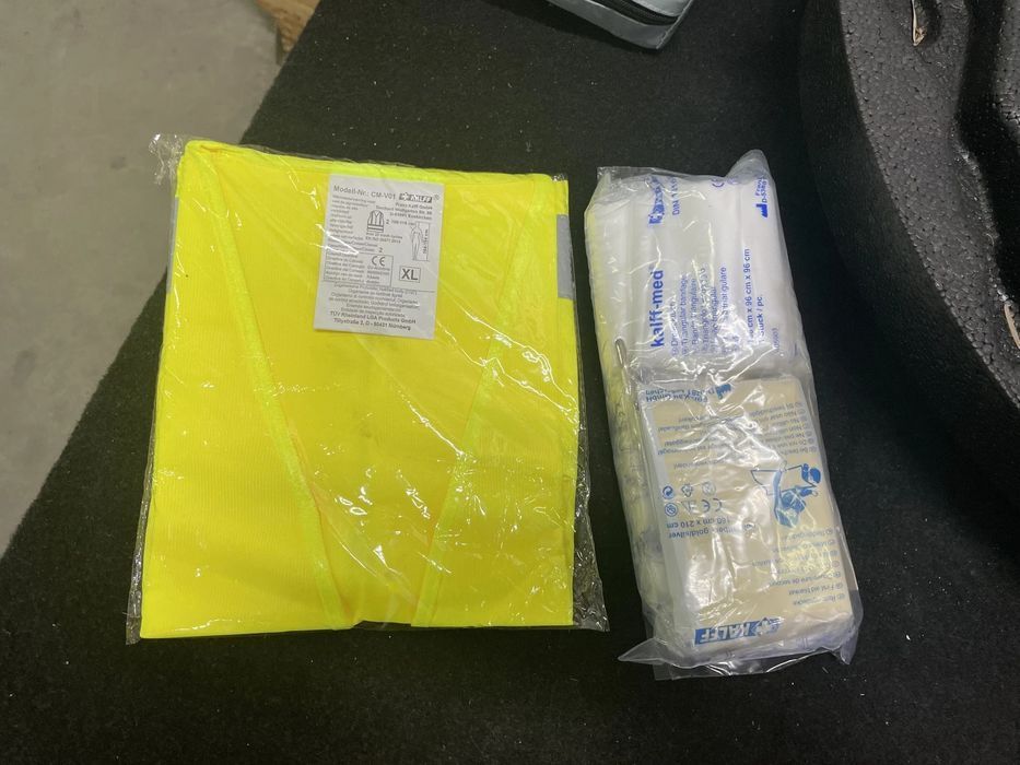 Kit pana si trusa medicala Nissan Qashqai J11 2015 cod 849A74EA1B
