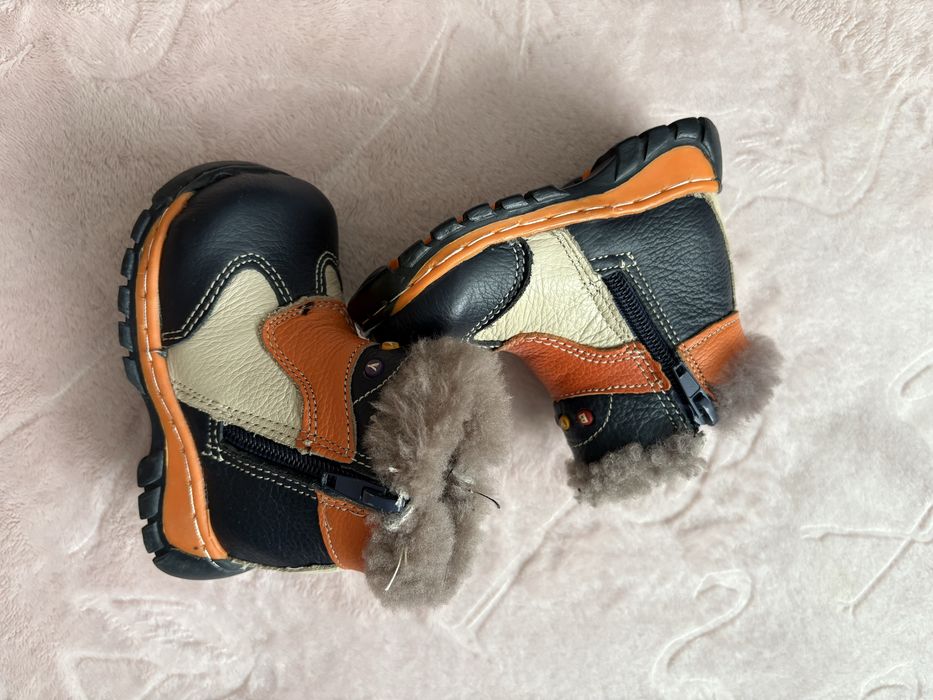 Продам детские ботиночки