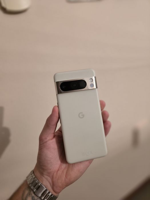 Vând Google Pixel 8 Pro White , 128Gb , full-box , impecabil