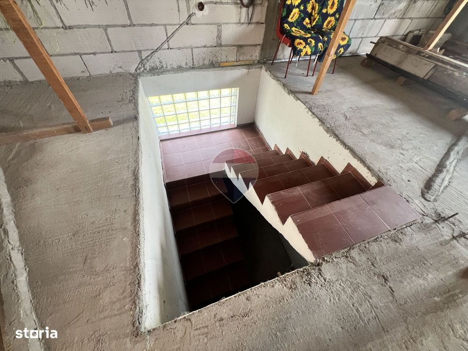 Casă cu teren generos de 8.774 mp, în Mareș – Albota
