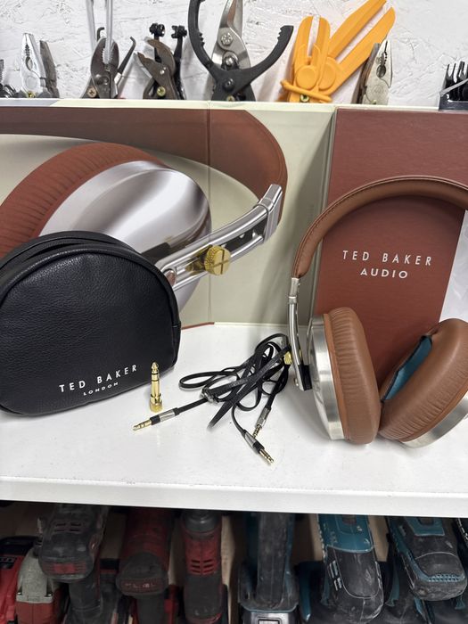 Casti audio Ted Baker , Noi in cutie
