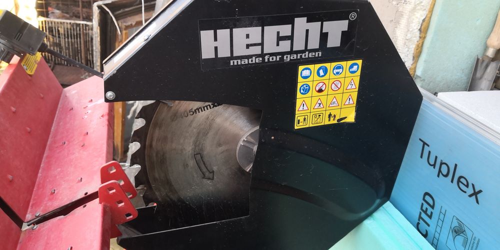 Циркуляр за трупи HECHT 8220