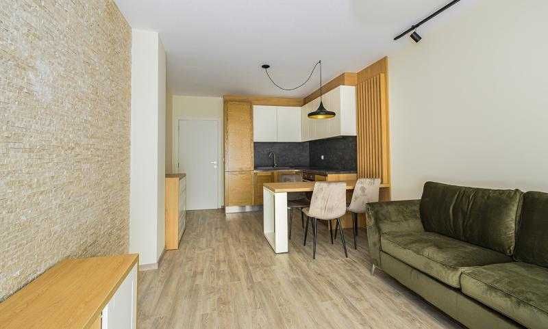 Дава се под наем Тристаен апартамент в Бургас, Лазур - 83 кв.м за 997.05 € - Снимка #1