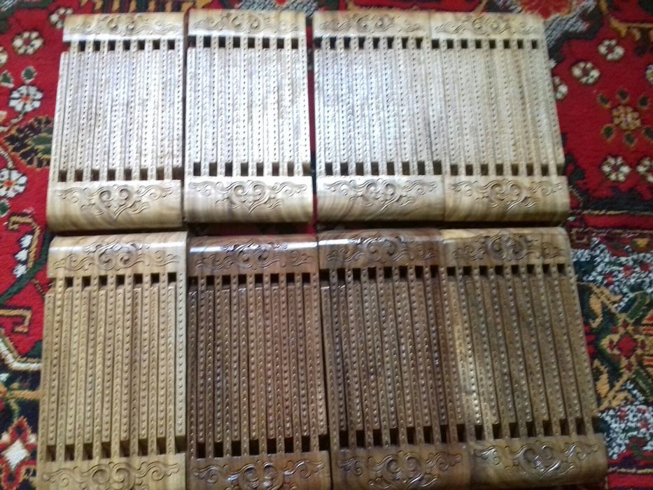 Lavx quron kitob qo‘yishga qo‘l ishi laklangan