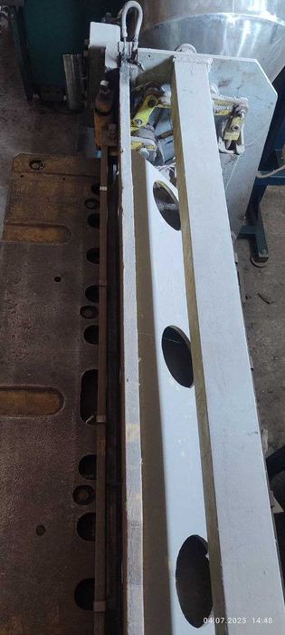 Гильотинные пневматические ножницы по металлу