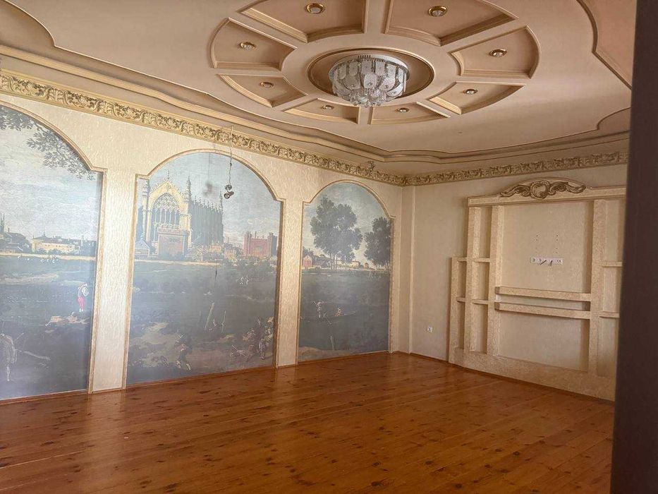 Дом на участке 3.8 сотки 5 комнат около туйхона Янгиобод